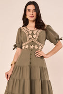 Vestido Midi em Marias com Guipir Floral Verde Militar